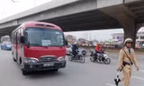 CSGT xử lý xe khách vi phạm trên đường Vành đai 3