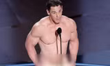 Màn khỏa thân của John Cena giúp Oscar tăng 19,5 triệu người xem