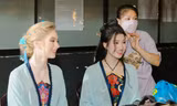 Đương kim Hoa hậu Quốc tế xem cải lương tại Nhà hát Trần Hữu Trang