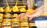 Giá vàng thế giới giậm chân tại chỗ, đồng USD cao kỷ lục 