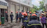Cháy lớn nhà 4 tầng ở TPHCM, 3 người leo lên sân thượng thoát nạn