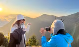 Giới trẻ săn mây, trekking trong rừng nguyên sinh phủ đầy rêu xanh đẹp như cổ tích ở Tà Xùa 