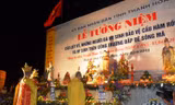Lễ cầu siêu tại Nghĩa trang liệt sĩ Hàm Rồng. Ảnh: Hoàng Lam