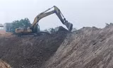 Cận cảnh khu vực khai thác than trái phép ở Yên Bái