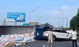 Xe tải lật nghiêng, ô tô con nát đầu sau va chạm trên cao tốc Nội Bài - Lào Cai