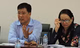 Ông Nguyễn Văn Trình-chủ tịch UBND tỉnh Bà Rịa-Vũng Tàu chia sẻ khó khăn với người dân trong cuộc gặp gỡ.