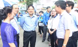Anh Nguyễn Đắc Vinh, Bí thư thứ Nhất T.Ư Đoàn trao đổi với lãnh đạo Trường ĐH Thủy Lợi.