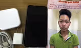 Trường cùng chiếc điện thoại.