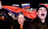 Người Crimea hát quốc ca Nga sau cuộc trưng cầu dân ý