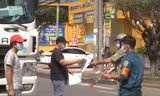 Các chốt kiểm soát dựng khắp các tuyến đường ở Đồng Nai, nông sản khó vận chuyển đến nơi tiêu thụ ảnh: Mạnh Thắng