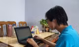 Việc dạy và học online đang gây nhiều áp lực cho cả người học lẫn người dạy