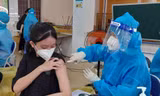 Học sinh TPHCM đang tiêm vắc xin phòng COVID-19