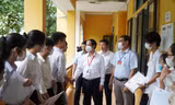 Bộ trưởng Bộ Giáo dục trực tiếp kiểm tra điểm thi tại TT-Huế
