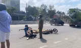 Xót xa người mẹ khóc ngất bên thi thể con gái 10 tuổi bị tai nạn tử vong