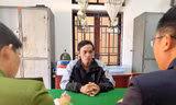 Vừa ra tù vì tội giết người, nghịch tử dùng dao cứa cổ cha
