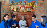 Bữa cơm gia đình ấm tình lòng mẹ