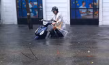 Hải Phòng ngập sâu do mưa lớn sau bão