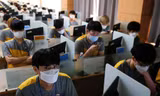 Người dân Trung Quốc trở lại làm việc giữa đại dịch corona