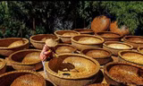 Độc đáo nghề làm thúng chai ở Phú Yên