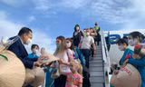 Những du khách Nga đầu tiên xuống Sân bay quốc tế Cam Ranh