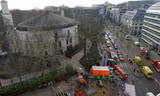 Xe cứu hỏa bên ngoài đền thờ ở Brussels