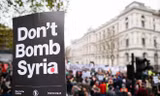 Người dân Anh biểu tình phản đối ném bom tại Syria (Nguồn: Reuters)