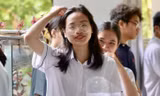 Thí sinh dự thi môn Ngữ văn sáng nay. Ảnh: Trọng Tài