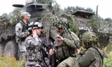 Ukraine không phải là một thành viên NATO, nên có nhiều điểm khác biệt trong cách đối xử của khối đồng minh