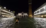 Triều cường lịch sử ‘nhấn chìm’ Venice, người dân bơi trên đường phố