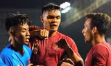 VIDEO: Cầu thủ Indonesia và Singapore suýt loạn đả ở SEA Games 30