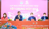 Ban Tổ chức chương trình 'Tết chung một nhà' tại Lễ phát động.
