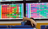 Chứng khoán rực sắc đỏ, VN-Index 'bay' hơn 23 điểm