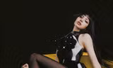 Lisa ký kết với hãng thu âm Mỹ nhưng thứ gây sốt là hình đính kèm "slay"