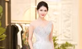 Á hậu Thuỳ Dung khoe vai trần gợi cảm, duyên dáng làm MC