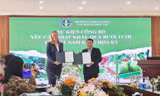 Ông Hoàng Trung, Cục trưởng Cục BVTV và đại diện phía Hoa Kỳ trong sự kiện công bố yêu cầu nhập khẩu quả bưởi tươi từ Việt Nam sang Hoa Kỳ