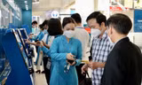 Vé máy bay Tết tiếp tục được bán ra nhưng giá khá cao và chủ yếu bay về đêm. Ảnh minh họa: Phạm Thanh