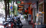 Vỉa hè đường Lê Thánh Tôn. Ảnh: HH 