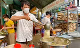 Hé lộ việc 'giám khảo' Michelin Guide nổi tiếng ngồi vỉa hè ăn cháo vịt 