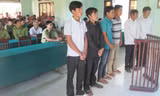Các bị cáo trước vành móng ngựa.