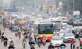 Đường Giải Phóng trở nên lộn xộn sau khi dải phân làn cưỡng bức được dỡ bỏ. Ảnh:Bá Đô.