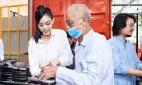 Hoa hậu Đỗ Thị Hà giản dị và thân thiện trong chuyến từ thiện đầu tiên sau đăng quang