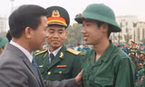 Nam tân binh mồ côi tình nguyện nhập ngũ