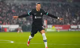 Lập cú đúp phút bù giờ, Nunez giúp Liverpool vượt ải Brentford