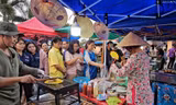 Chàng rể Việt bán bánh tráng nướng ở Thái Lan, kiếm vài triệu/ngày 'nhẹ tênh'