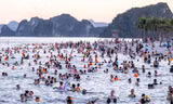 Nguy cơ mất an toàn ở bãi tắm Hạ Long 