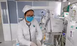 Cứu sống bé gái sinh non nặng 800gr, viêm phúc mạc do thủng tạng rỗng