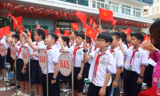 Thầy trò THCS Thanh Xuân nhìn lại 80 năm truyền thống ngành Giáo dục trong lễ khai giảng
