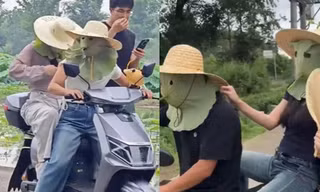 Trời nóng đỉnh điểm, giới trẻ tận dụng lá sen làm "phương tiện" chống nắng độc đáo