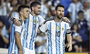 Argentina: Khi gánh nặng tuổi tác đè lên vai Messi...