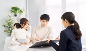 Bảo hiểm được xem là một hành trình nhân văn vì thể hiện sự quan tâm và trách nhiệm của mỗi người đối với tương lai của bản thân và gia đình, do đó khung pháp lý cần hoàn thiện sớm nhất có thể để bảo vệ các bên tham gia thị trường.